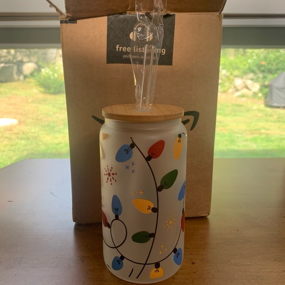 Holiday Lights Glass Drinking Cup with Straw and Bamboo Lid - Picture 4 of 7